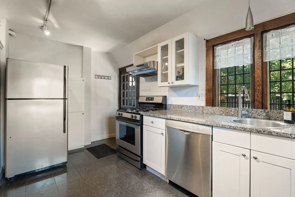 2 bed, 1 bath apartment for rent at 86 Garden St Unit 86, Neighborhood Nine — photo 4 of 17
