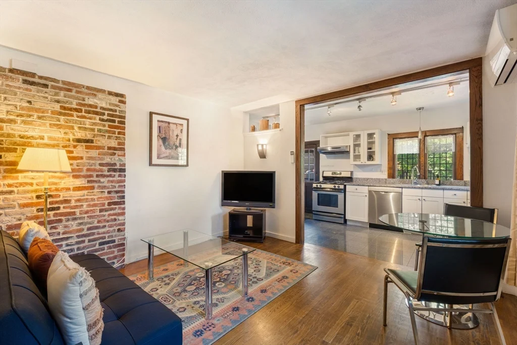 2 bed, 1 bath apartment for rent at 86 Garden St Unit 86, Neighborhood Nine — photo 8 of 17