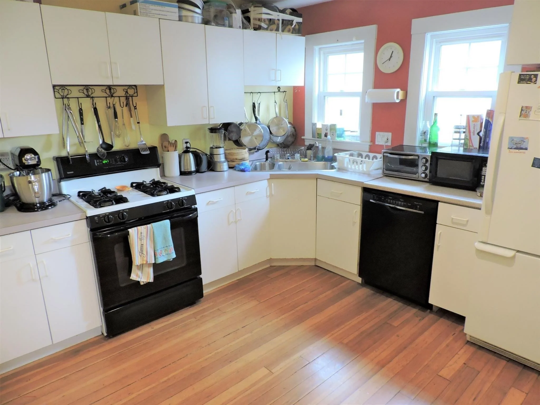 3 bed, 2 bath apartment for rent at 86 Henry St Unit 1, Cambridgeport