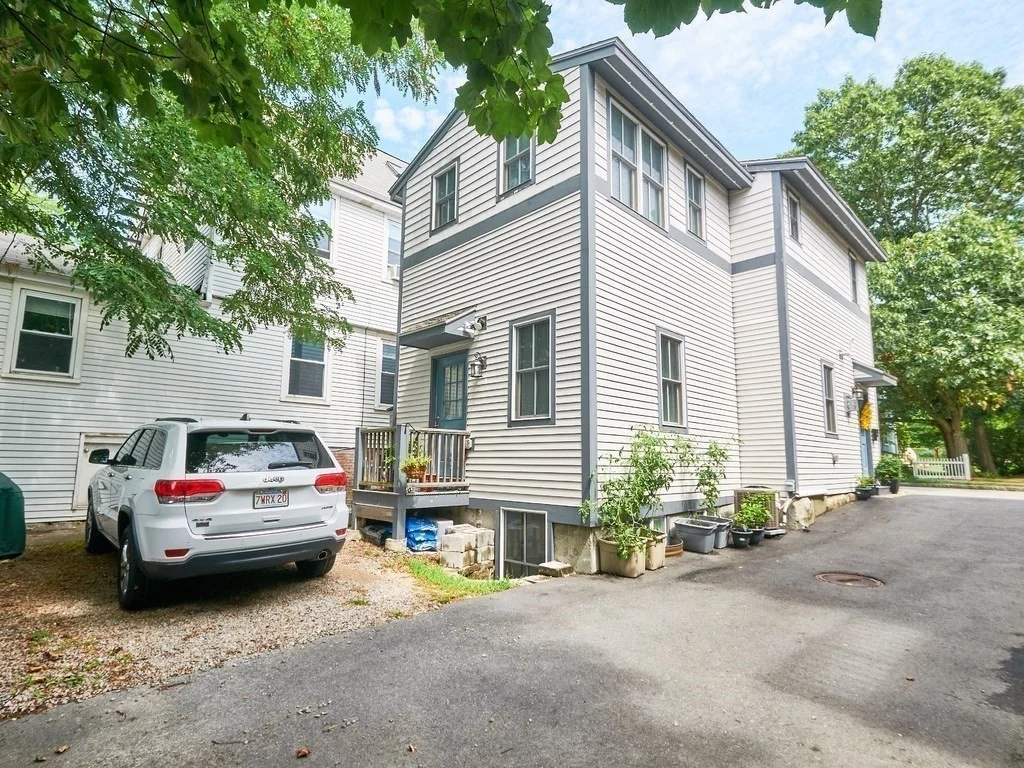 3 bed, 2 bath apartment for rent at 86 High St Unit 86, Newton — photo 2 of 12