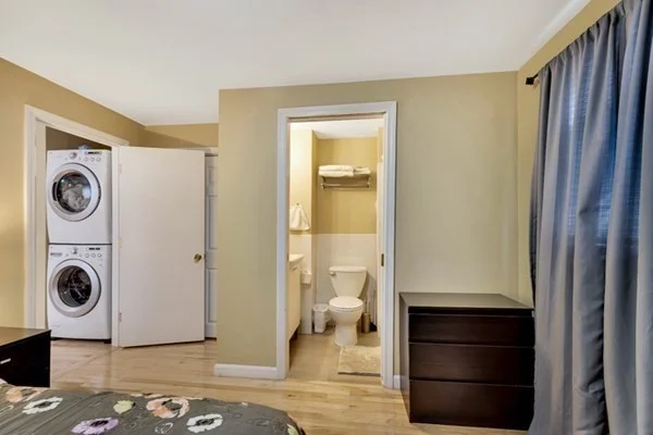 2 bed, 2 bath apartment for rent at 86 Kinnaird St, Riverside — photo 4 of 11