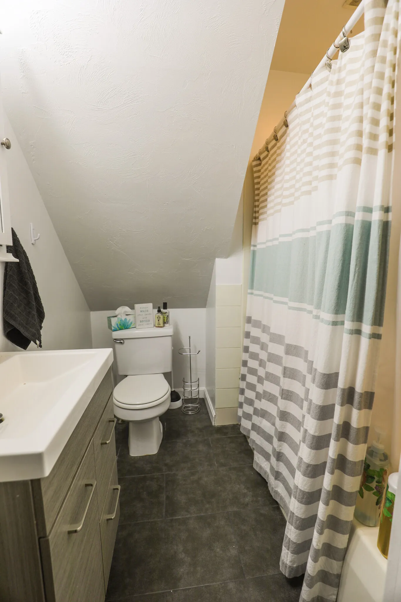 5 bed, 3 bath apartment for rent at 86 Linden St Unit 1, Brighton — photo 7 of 9