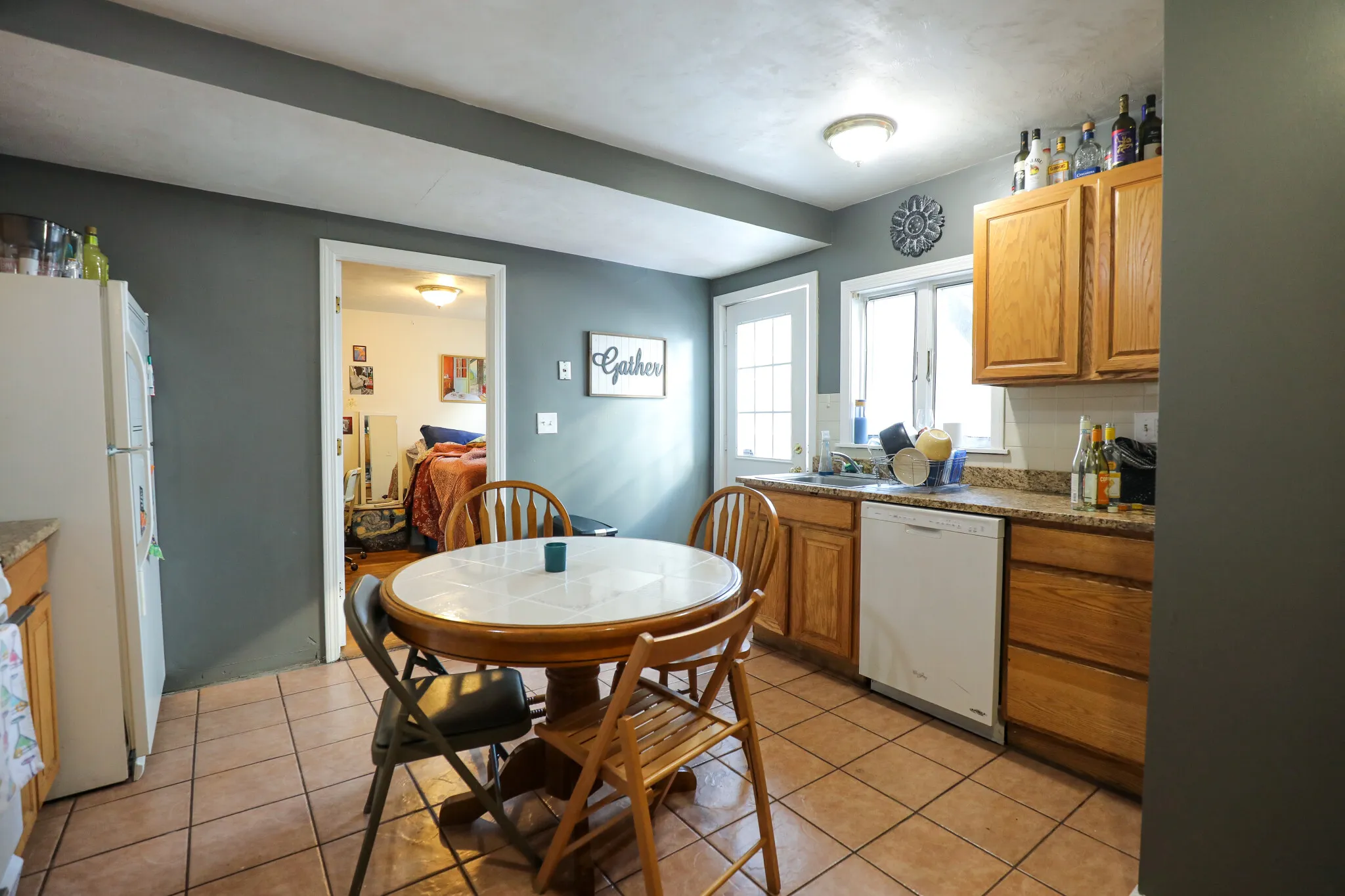 5 bed, 3 bath apartment for rent at 86 Linden St Unit 1, Brighton — photo 2 of 9