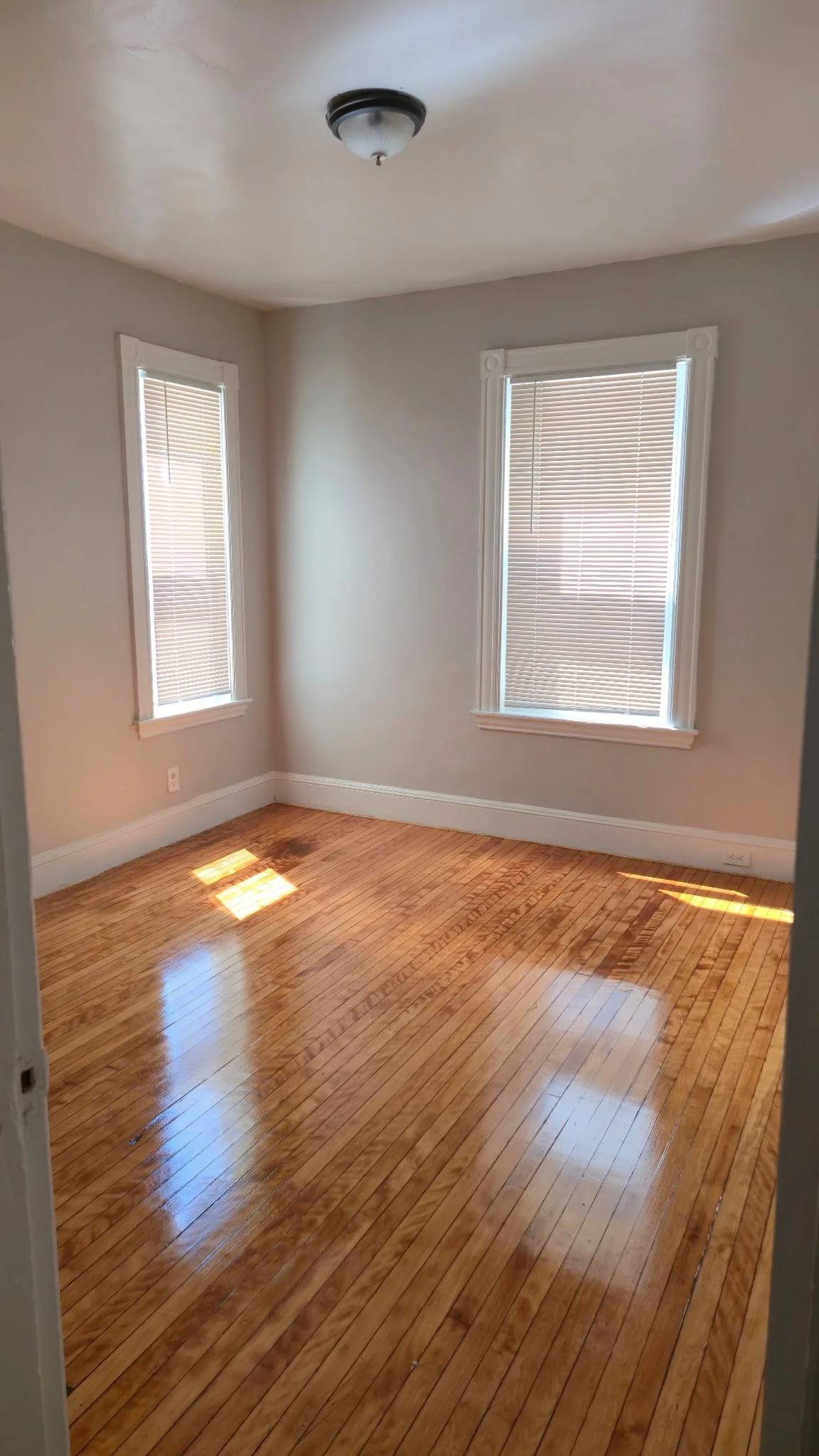 3 bed, 1 bath apartment for rent at 86 Lonsdale St Unit 1, Dorchester — photo 5 of 9