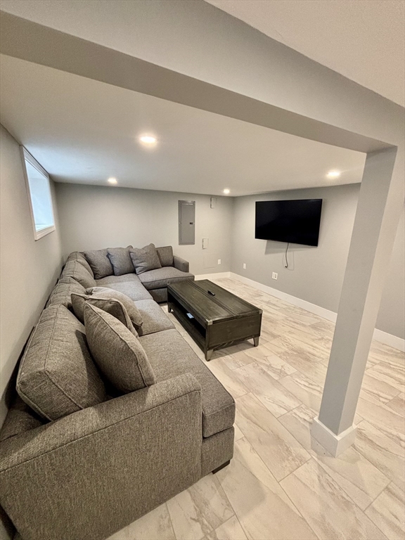 3 bed, 2 bath apartment for rent at 86 Manomet Ave Unit 86, Hull — photo 6 of 17