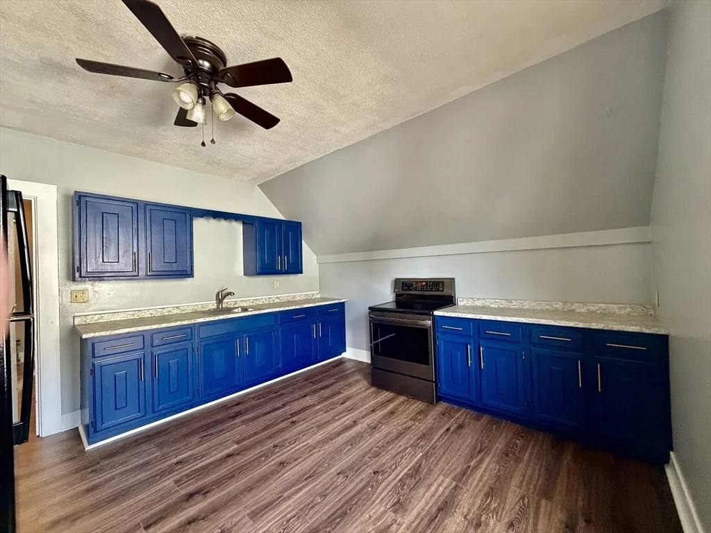 3 bed, 1 bath apartment for rent at 86 Maplewood Ave Unit 2, Gloucester — photo 2 of 21