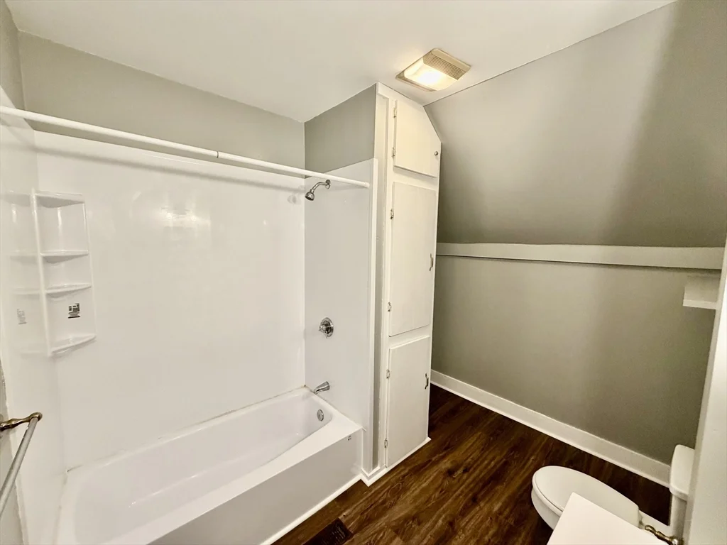 3 bed, 1 bath apartment for rent at 86 Maplewood Ave Unit 2, Gloucester — photo 14 of 21