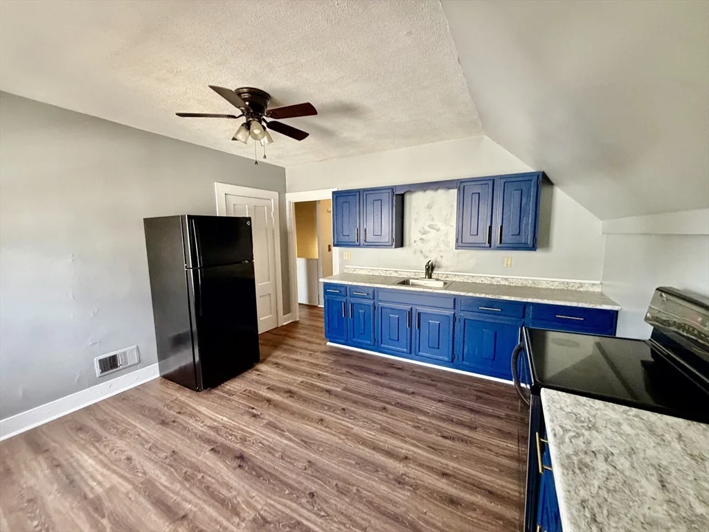 3 bed, 1 bath apartment for rent at 86 Maplewood Ave Unit 2, Gloucester — photo 6 of 21