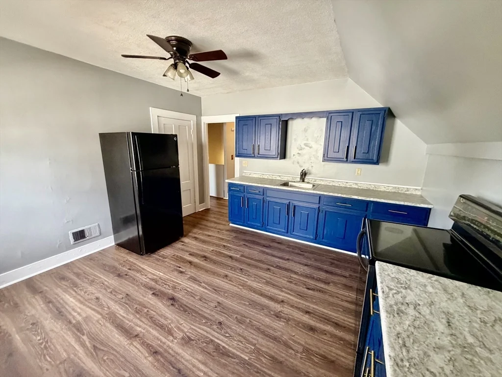 3 bed, 1 bath apartment for rent at 86 Maplewood Ave Unit 2, Gloucester — photo 5 of 21