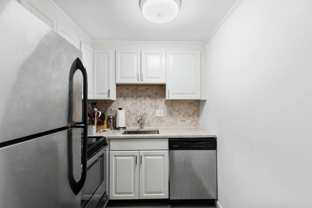 1 bed, 1 bath apartment for rent at 86 Marlborough St Unit 8, Back Bay — photo 5 of 13
