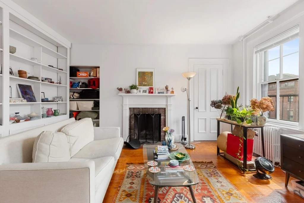 1 bed, 1 bath apartment for rent at 86 Marlborough St Unit 8, Back Bay — photo 1 of 13