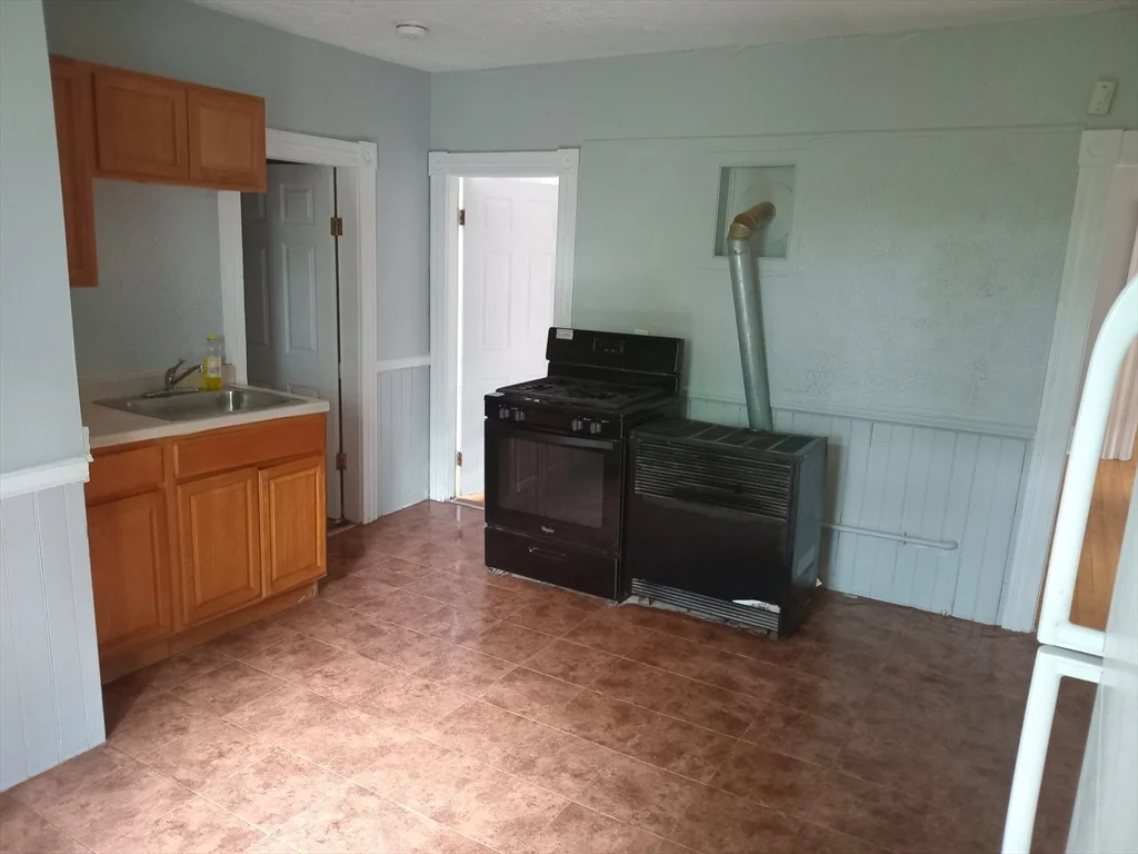 2 bed, 1 bath apartment for rent at 86 Marshall St Unit 2, Fitchburg — photo 6 of 12