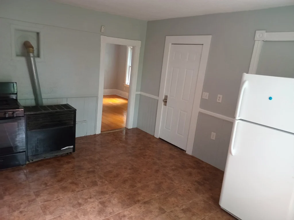 2 bed, 1 bath apartment for rent at 86 Marshall St Unit 2, Fitchburg — photo 5 of 12