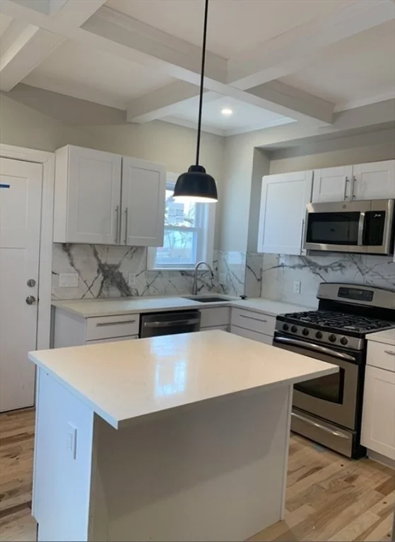 3 bed, 1 bath apartment for rent at 86 Oak St Unit A, Waltham — photo 3 of 17