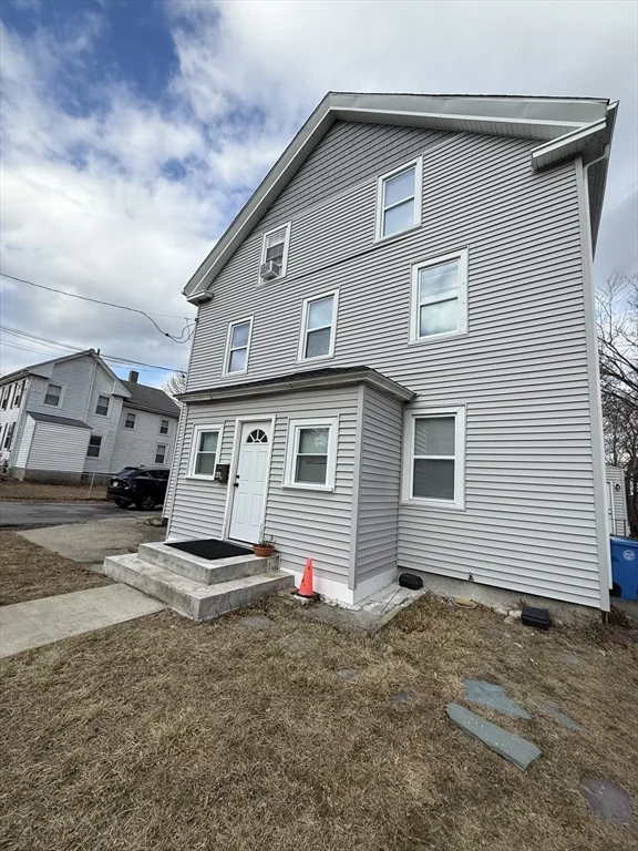3 bed, 1 bath apartment for rent at 86 Oak St Unit A, Waltham — photo 2 of 17