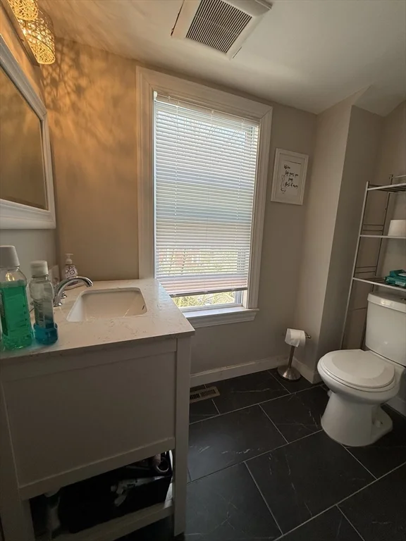 3 bed, 1 bath apartment for rent at 86 Oak St Unit C, Waltham — photo 22 of 28