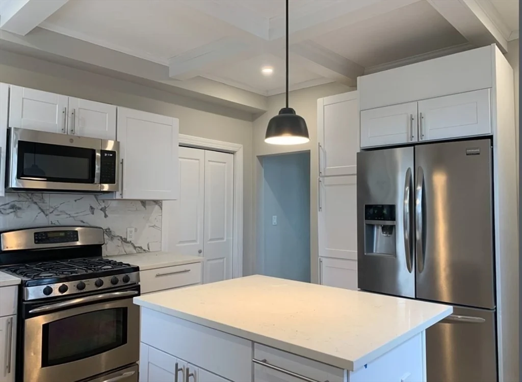 3 bed, 1 bath apartment for rent at 86 Oak St Unit C, Waltham — photo 4 of 28