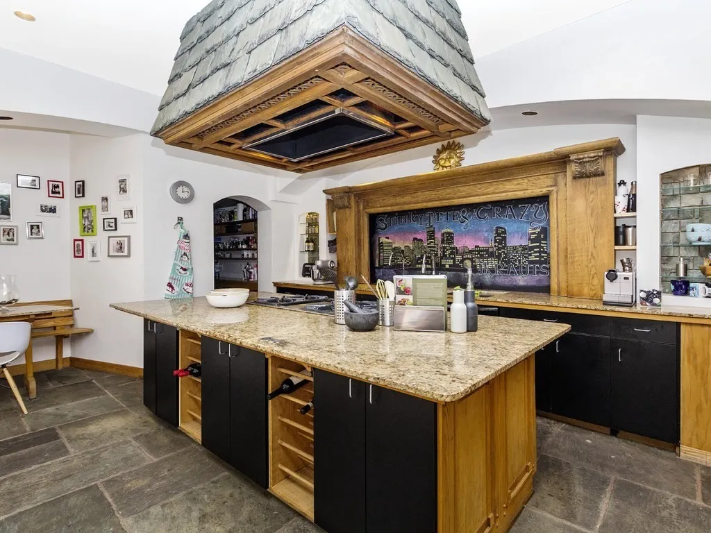 1 bed, 2 bath apartment for rent at 86 South Unit 2A, Leather District — photo 3 of 13