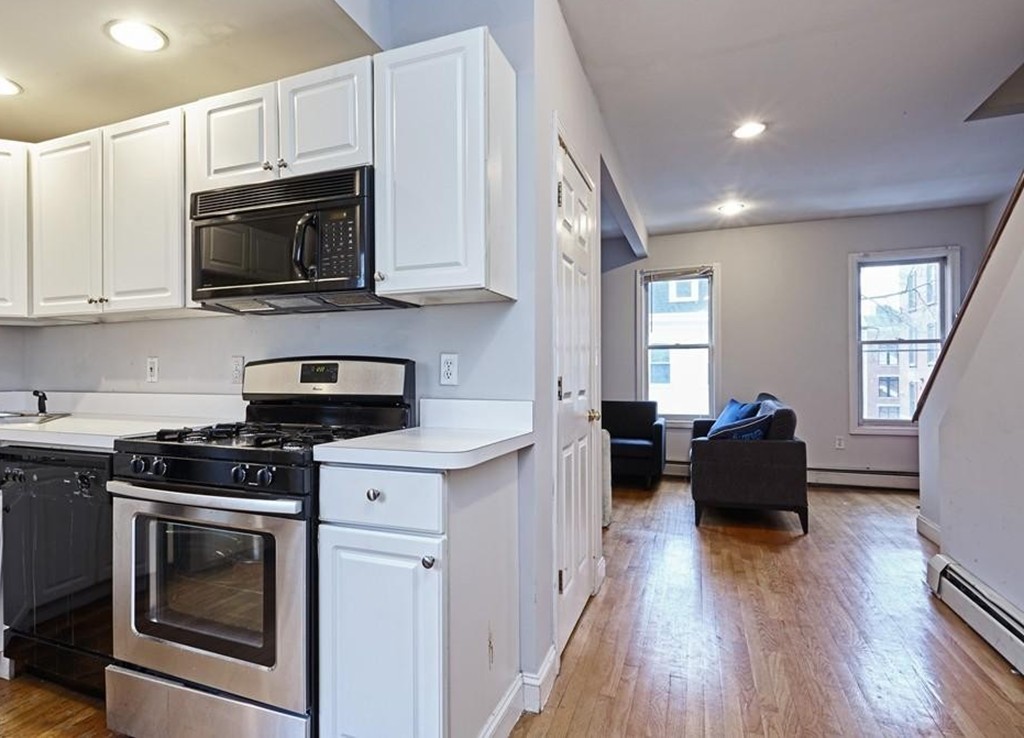 3 bed, 2 bath apartment for rent at 86 W 3rd St Unit 2, South Boston — photo 4 of 18