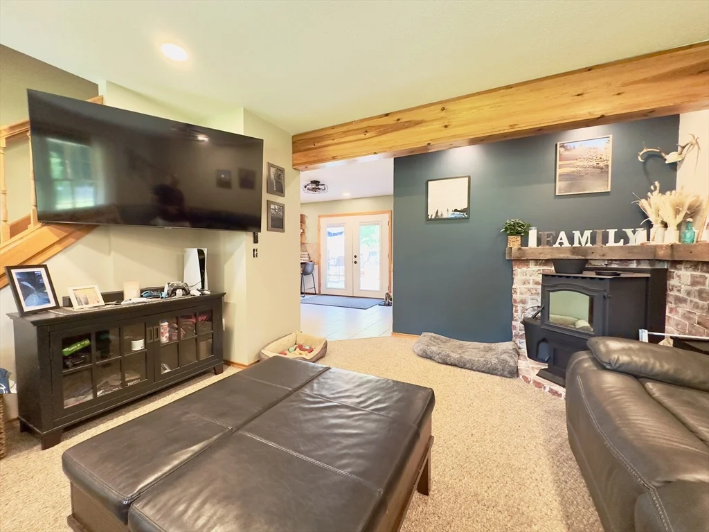3 bed, 2 bath apartment for rent at 86 Walkeen Koziol Rd Unit B, Warren — photo 3 of 26
