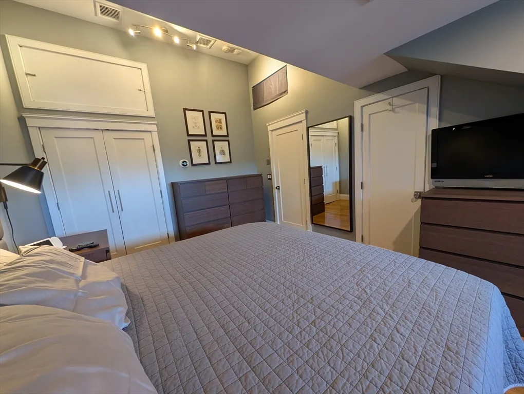 2 bed, 2 bath apartment for rent at 86 West Springfield Unit 3, South End — photo 24 of 39