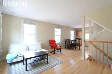 2.5 bed, 2 bath apartment for rent at 86 Winter St Unit 2, East Cambridge — photo 5 of 14
