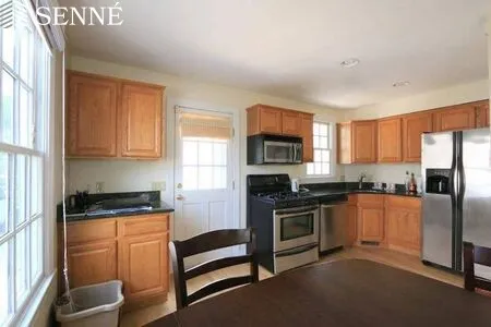 2.5 bed, 2 bath apartment for rent at 86 Winter St Unit 2, East Cambridge — photo 3 of 14