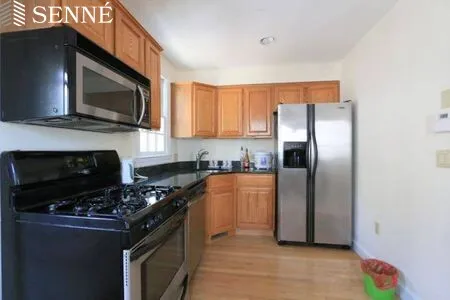 2.5 bed, 2 bath apartment for rent at 86 Winter St Unit 2, East Cambridge — photo 2 of 14