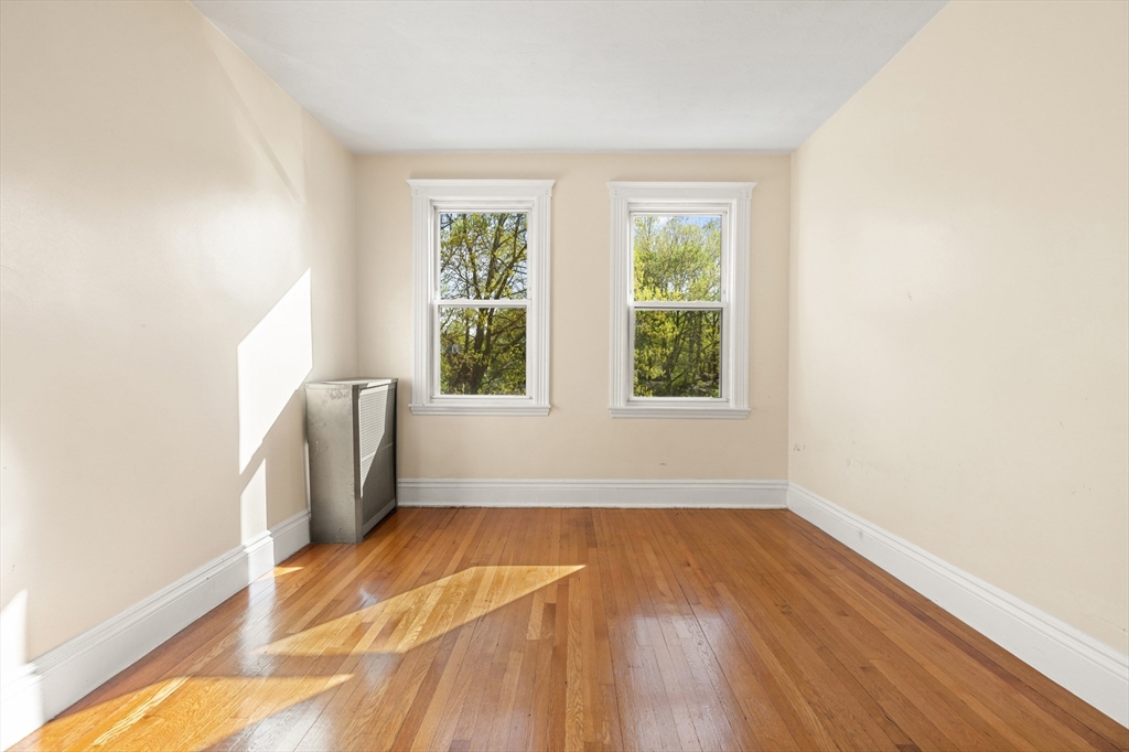 3 bed, 1 bath apartment for rent at 86 Winthrop St Unit 3, Roxbury — photo 4 of 33
