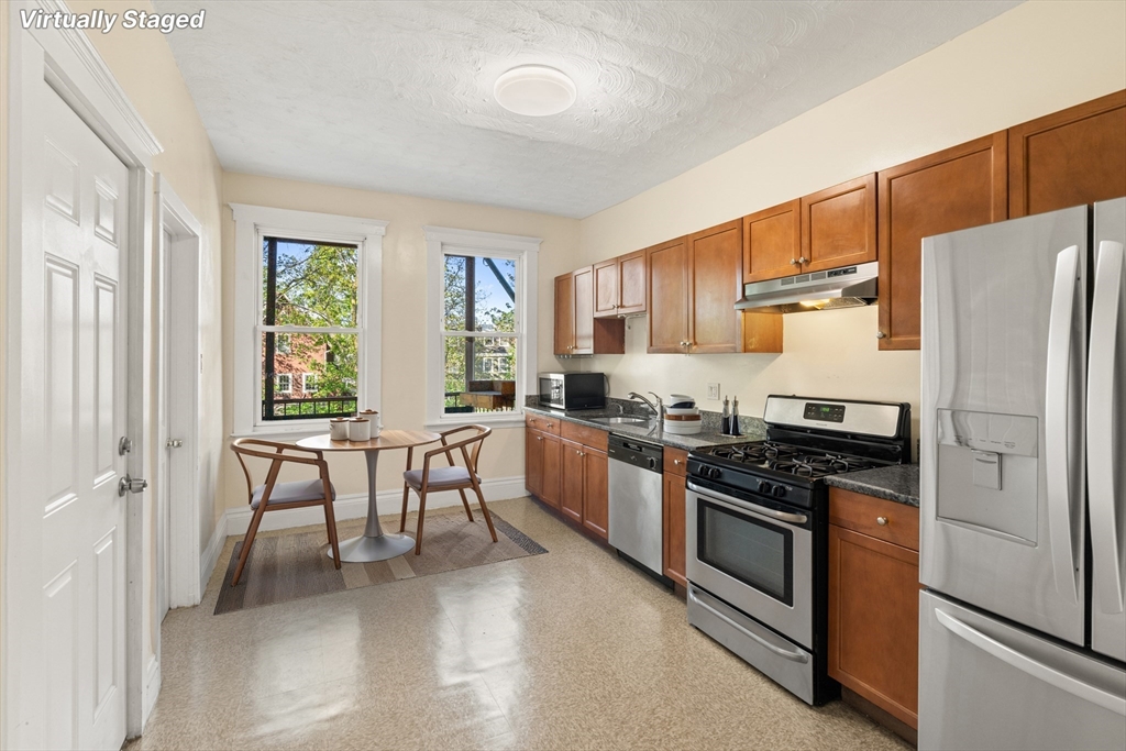 3 bed, 1 bath apartment for rent at 86 Winthrop St Unit 3, Roxbury — photo 2 of 33