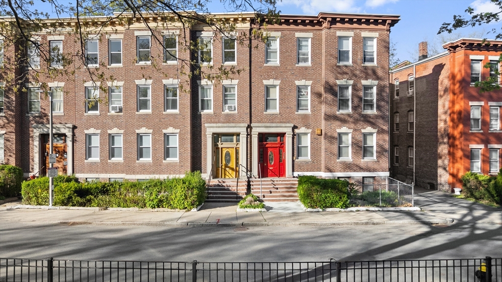 3 bed, 1 bath apartment for rent at 86 Winthrop St Unit 3, Roxbury — photo 22 of 33