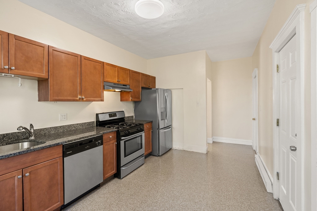 3 bed, 1 bath apartment for rent at 86 Winthrop St Unit 3, Roxbury — photo 20 of 33
