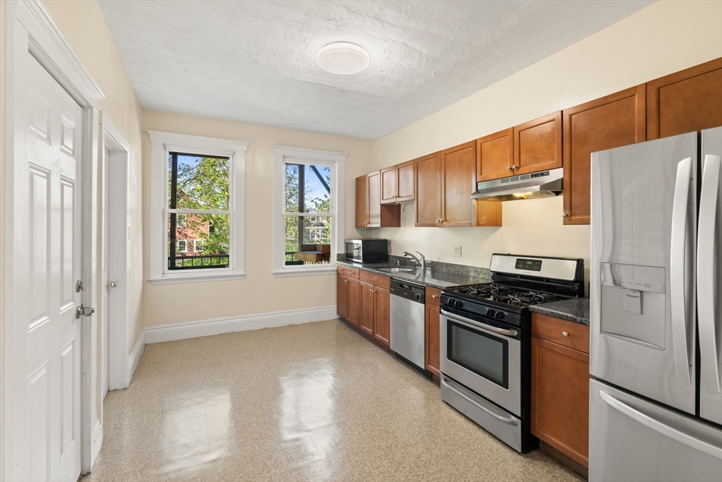 3 bed, 1 bath apartment for rent at 86 Winthrop St Unit 3, Roxbury — photo 5 of 33