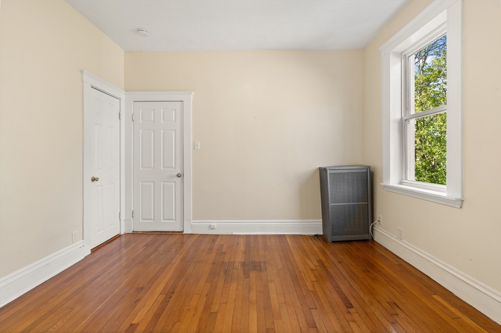 3 bed, 1 bath apartment for rent at 86 Winthrop St Unit 3, Roxbury — photo 11 of 33