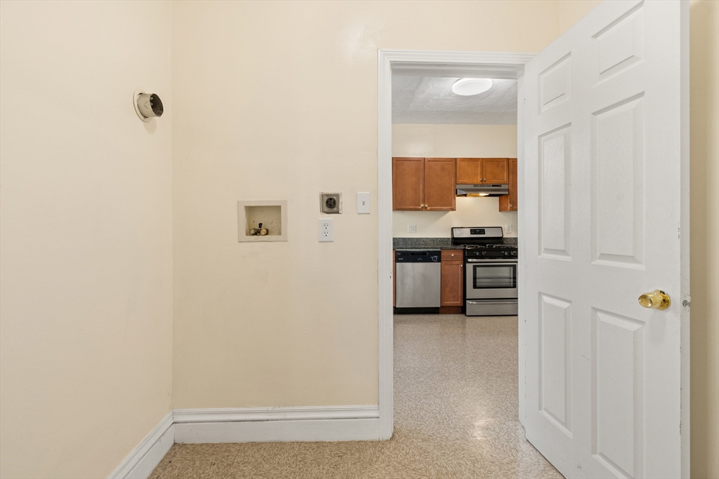 3 bed, 1 bath apartment for rent at 86 Winthrop St Unit 3, Roxbury — photo 15 of 33