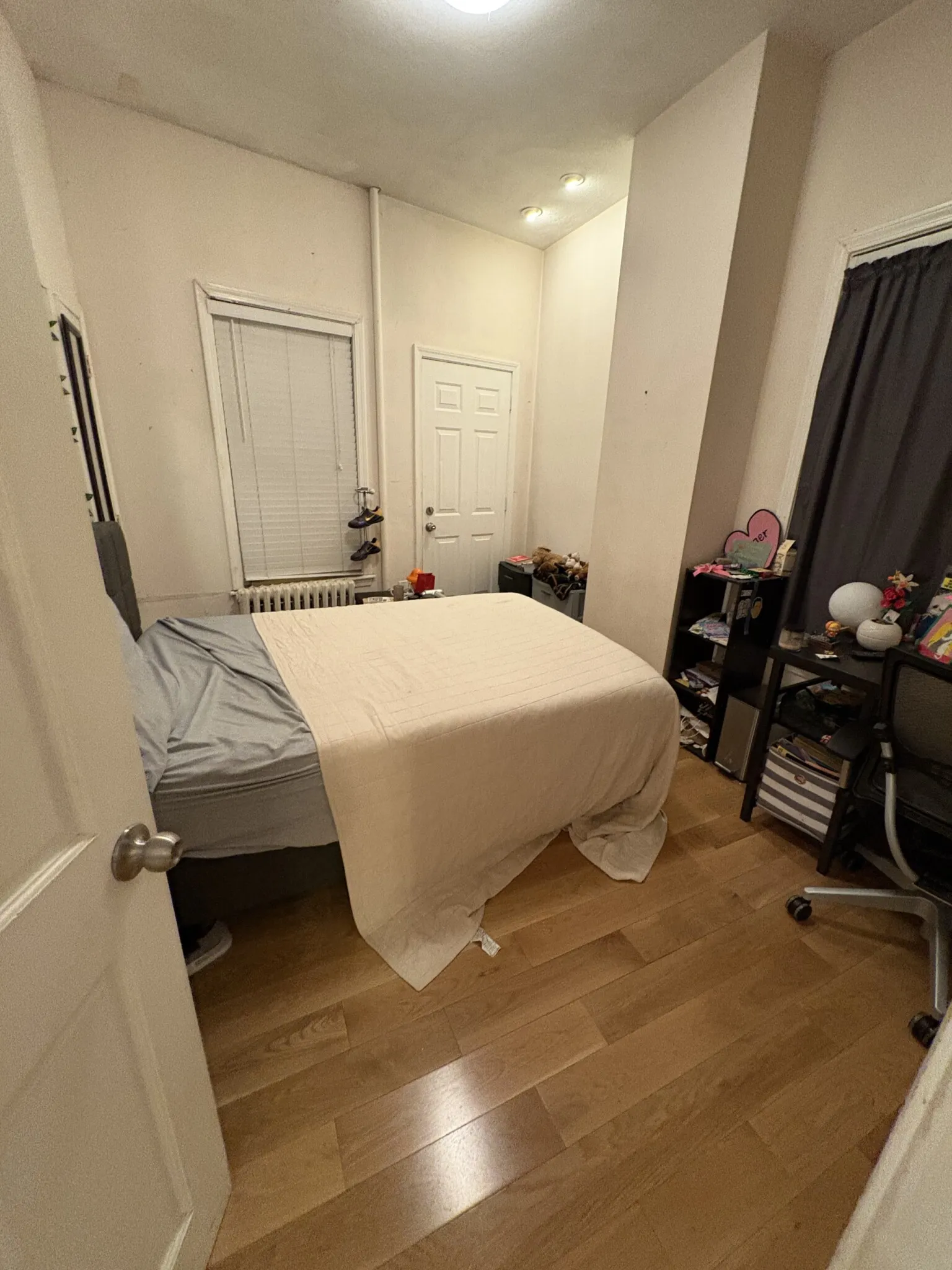 3 bed, 1 bath apartment for rent at 860 Huntington Ave Unit 1, Mission Hill — photo 8 of 25
