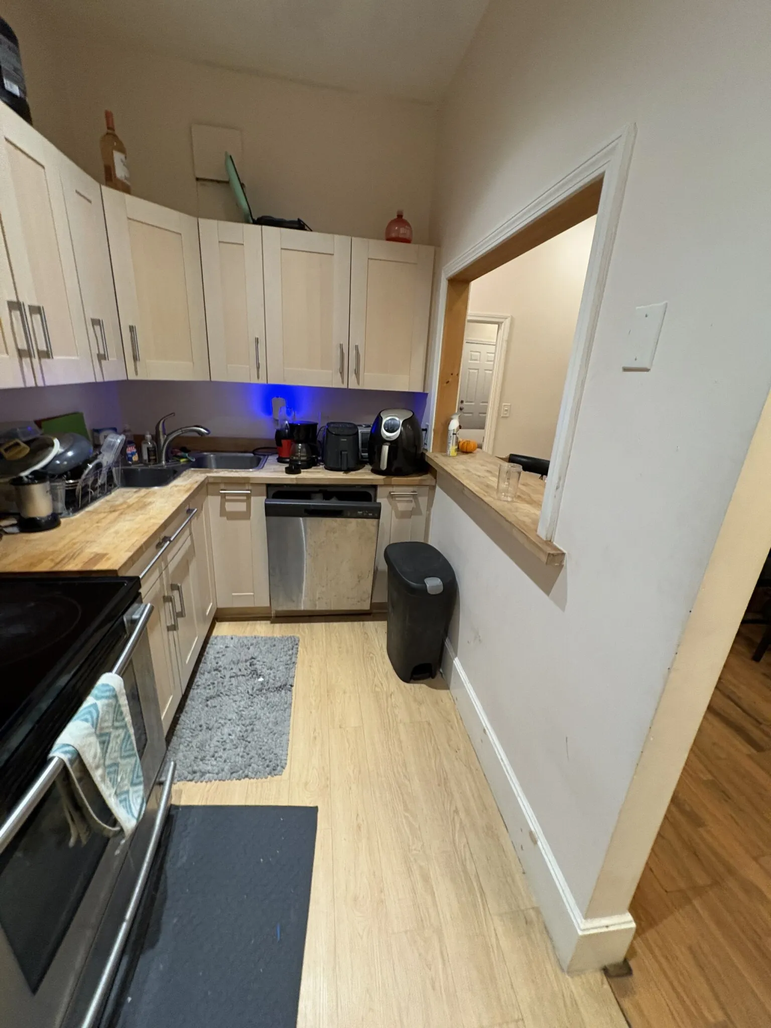 3 bed, 1 bath apartment for rent at 860 Huntington Ave Unit 1, Mission Hill — photo 6 of 25