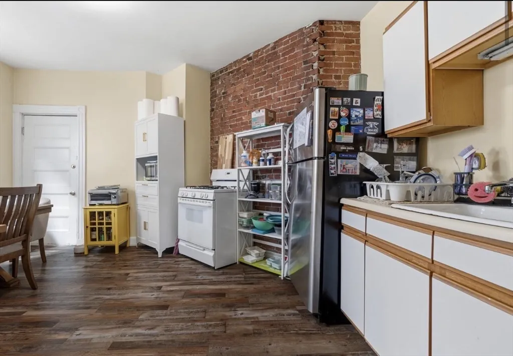 4 bed, 1 bath apartment for rent at 861 Dorchester Ave Unit 3, Dorchester — photo 10 of 14
