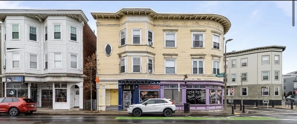 4 bed, 1 bath apartment for rent at 861 Dorchester Ave Unit 3, Dorchester — photo 2 of 14