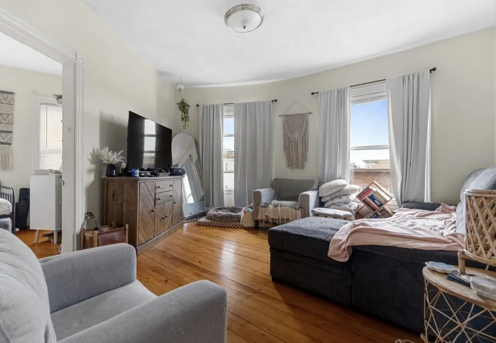 4 bed, 1 bath apartment for rent at 861 Dorchester Ave Unit 3, Dorchester — photo 6 of 14