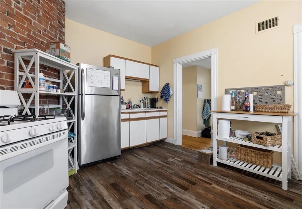 4 bed, 1 bath apartment for rent at 861 Dorchester Ave Unit 3, Dorchester — photo 4 of 14