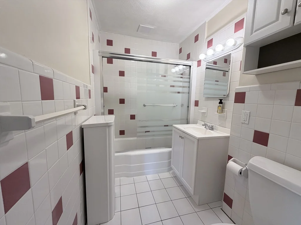2 bed, 1 bath apartment for rent at 861 Fellsway Unit 1, Medford — photo 13 of 14