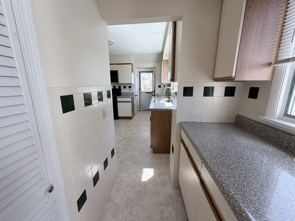2 bed, 1 bath apartment for rent at 861 Fellsway Unit 1, Medford — photo 5 of 14