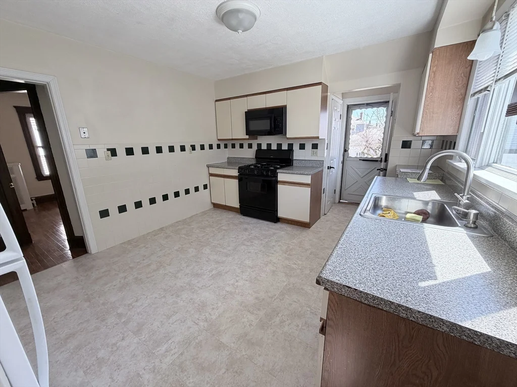2 bed, 1 bath apartment for rent at 861 Fellsway Unit 1, Medford — photo 7 of 14