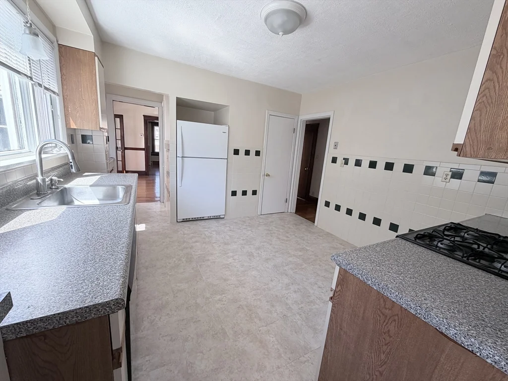 2 bed, 1 bath apartment for rent at 861 Fellsway Unit 1, Medford — photo 6 of 14