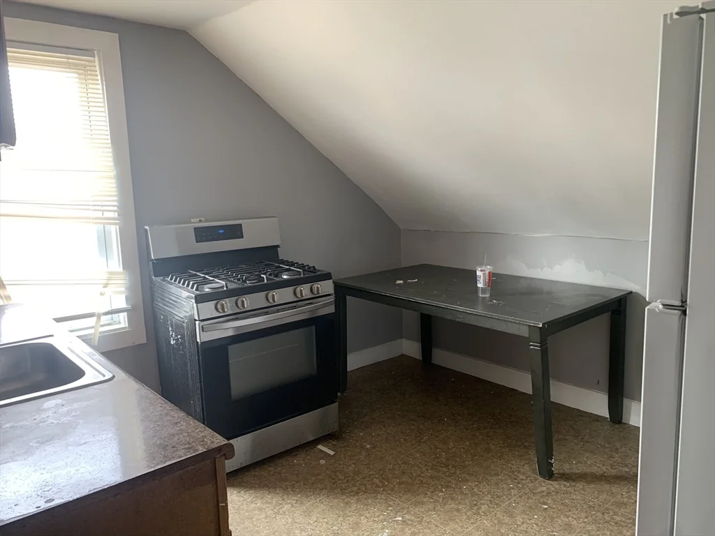 2 bed, 1 bath apartment for rent at 861 Locust St Unit 3, Fall River — photo 1 of 9