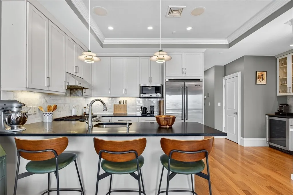 2 bed, 2 bath apartment for rent at 862 East 2nd St Unit 8, South Boston — photo 5 of 21