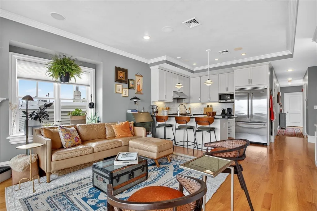 2 bed, 2 bath apartment for rent at 862 East 2nd St Unit 8, South Boston — photo 3 of 21