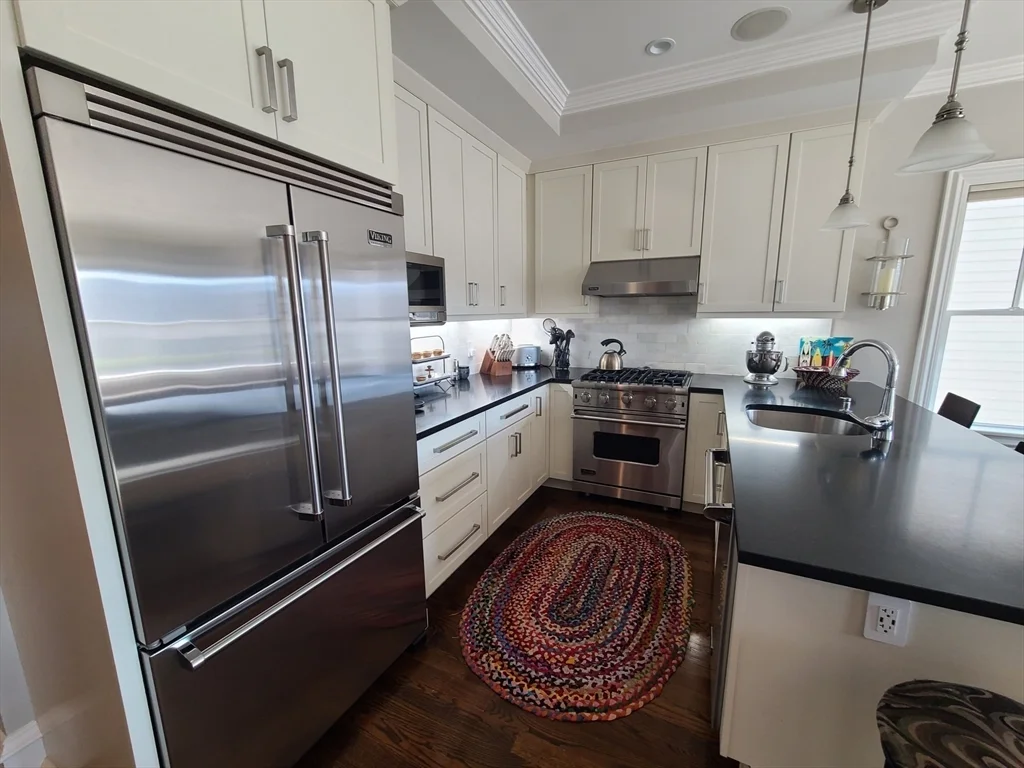 2 bed, 2 bath apartment for rent at 862 East 2nd Unit 6, South Boston — photo 2 of 14