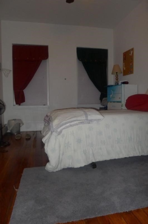 4 bed, 1 bath apartment for rent at 862 Huntington Ave Unit 2, Mission Hill — photo 4 of 8